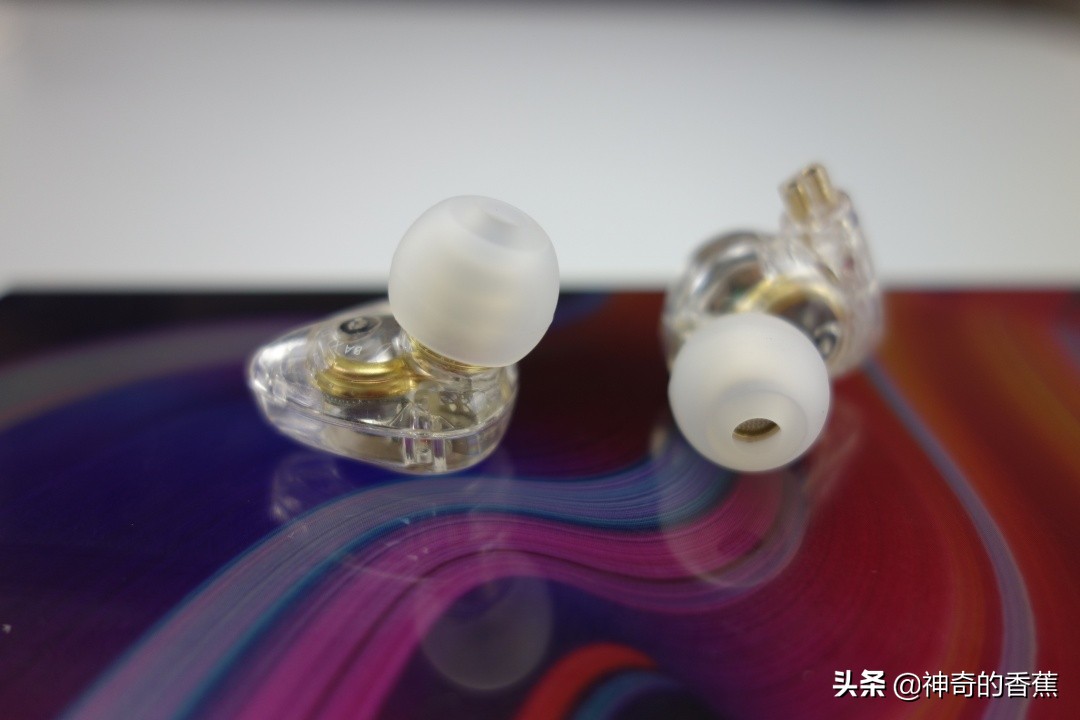 兴戈耳机半入耳式推荐,兴戈EM2圈铁耳机