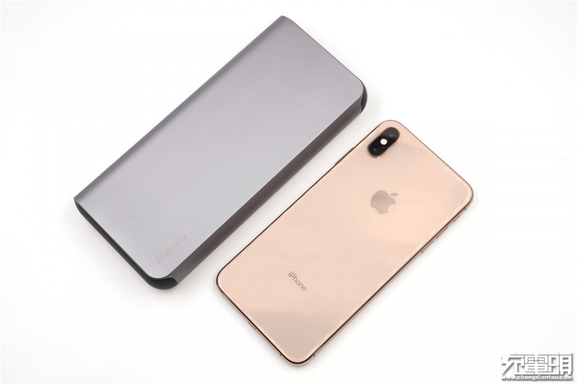 绿巨能22.5瓦充电器,绿巨能18w移动电源评测