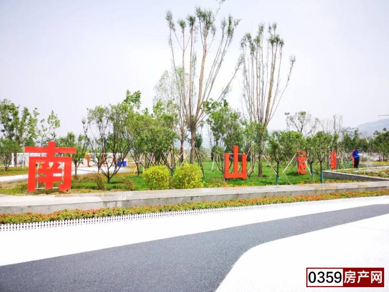 运城南山运动公园已开放,运城南山生态体育公园草坪