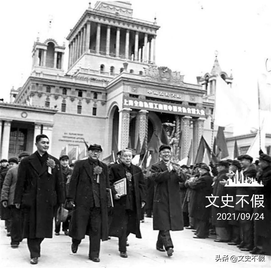 荣毅仁凭借公私合营和改革开放期间的卓越表现成功当选国家副主席