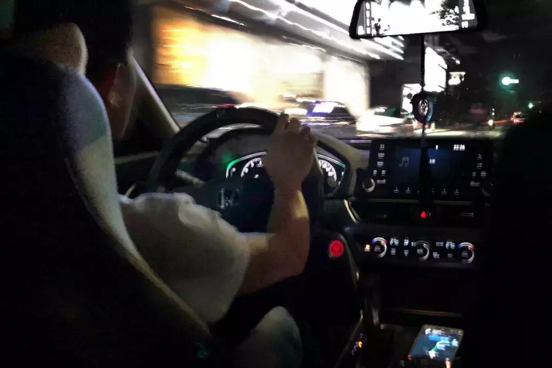 5千工资还贷4千 (夫妻收入1万还贷6000压力大不大)