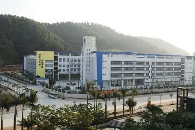 投资10亿，坐标布吉，这是一所被低估的宝藏学校