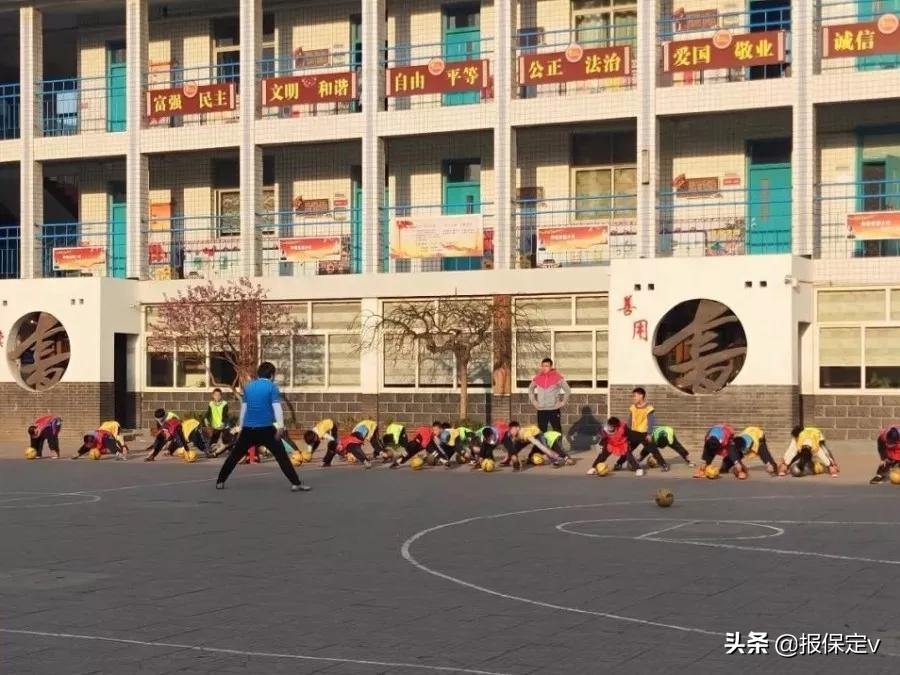 驰骋足球赛场,新市场小学春季足球联赛