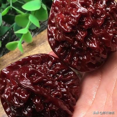 盘了几年的核桃被吃了,盘了很久的核桃被吃了