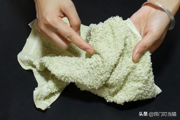 毛巾用久了油腻发黄有异味？教你清洁妙招，洗完焕然一新，没异味