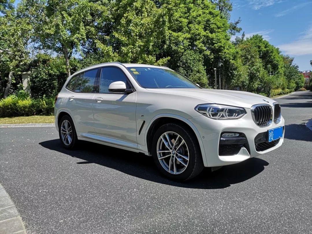 宝马的倒车影像真的好用,新款宝马倒车影像像素低