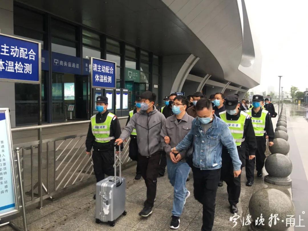 网警提醒：朋友圈免费领榴莲？这是拉人头进刷单群的陷阱！