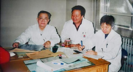 长篇传记文学《治瘤王传奇》出版