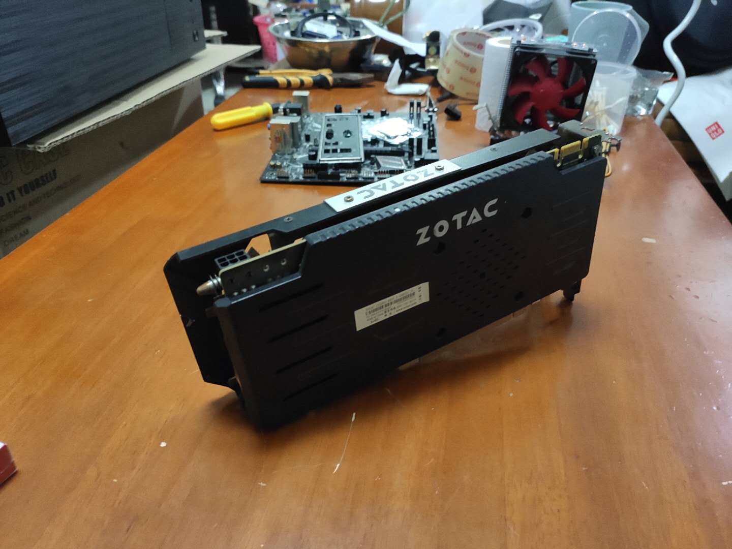 i39100f搭配1050ti吃鸡实测,2000元配置一台i39100f的主机