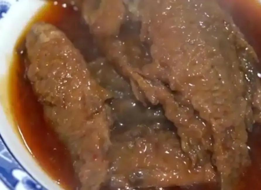 山东百年炖鱼店，鱼鳞鱼刺一起吃，一年用坏500个勺全市无人不晓