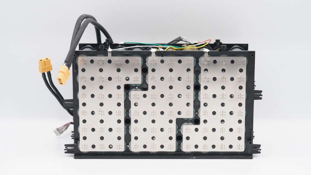 公牛便携式电源拆解,公牛1800w户外电源拆解