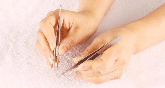 嫁接睫毛技术进行中,m型嫁接睫毛教程零基础手法