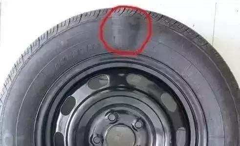 轮胎侧面有个小口子需要更换吗,轮胎正面有1cm小口怎么办