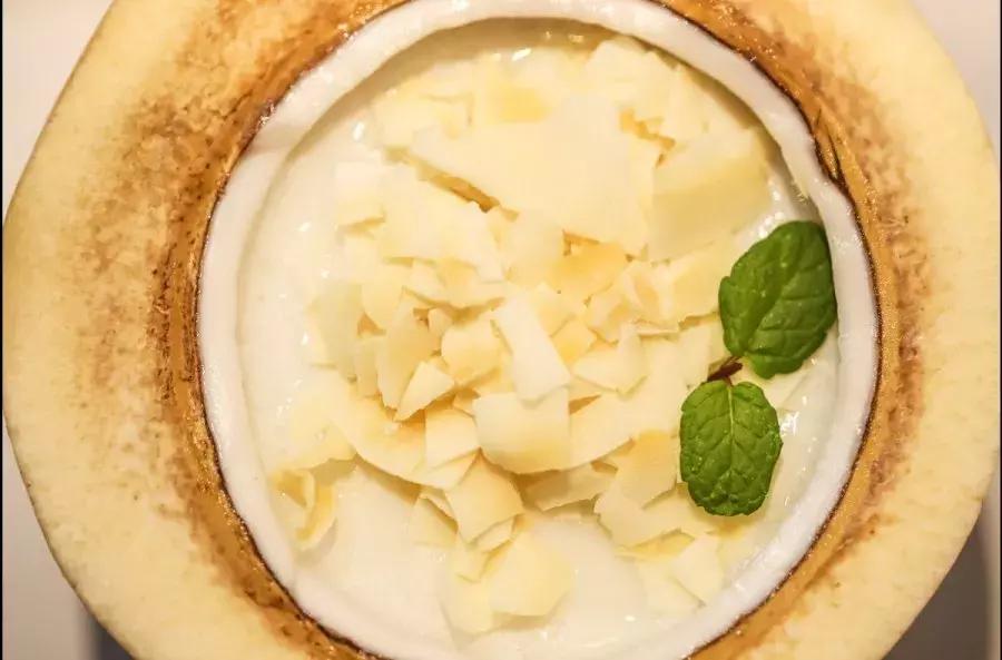 步行街椰子奶茶,泰国路边椰子甜品