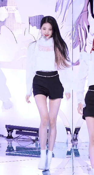 南韩“纯欲天花板”!16岁の新晋腿精!这个妹妹绝了