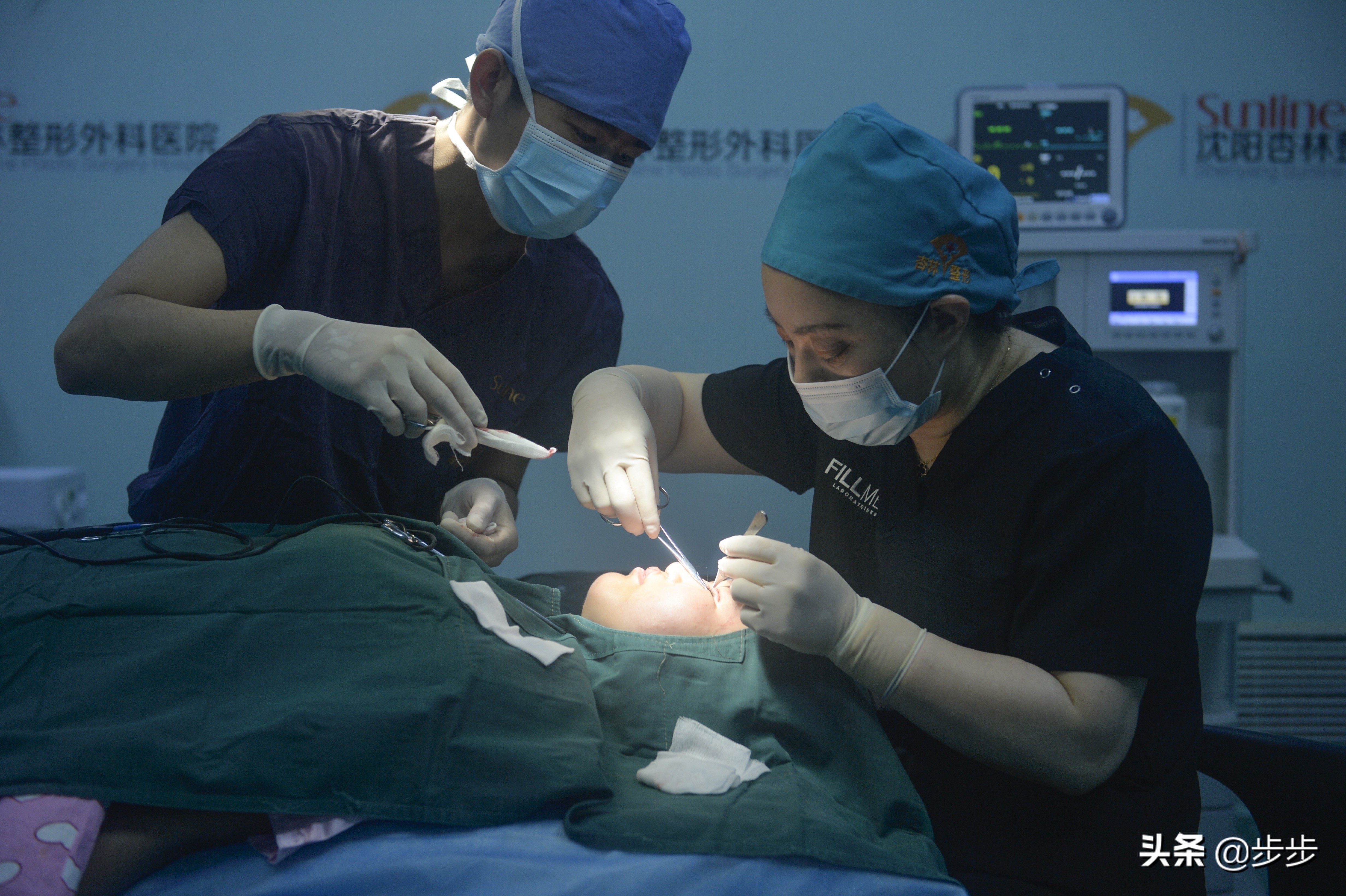 女孩因太丑出生被抛弃如今18岁“美”梦成真：用手术“改脸转运”