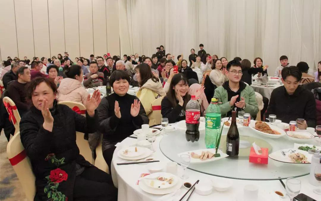 扬帆起航再创辉煌的年会开场视频,扬帆起航再创辉煌晚会