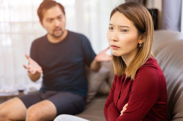 岳父带孩子被女婿反感,岳父帮女婿责骂女儿