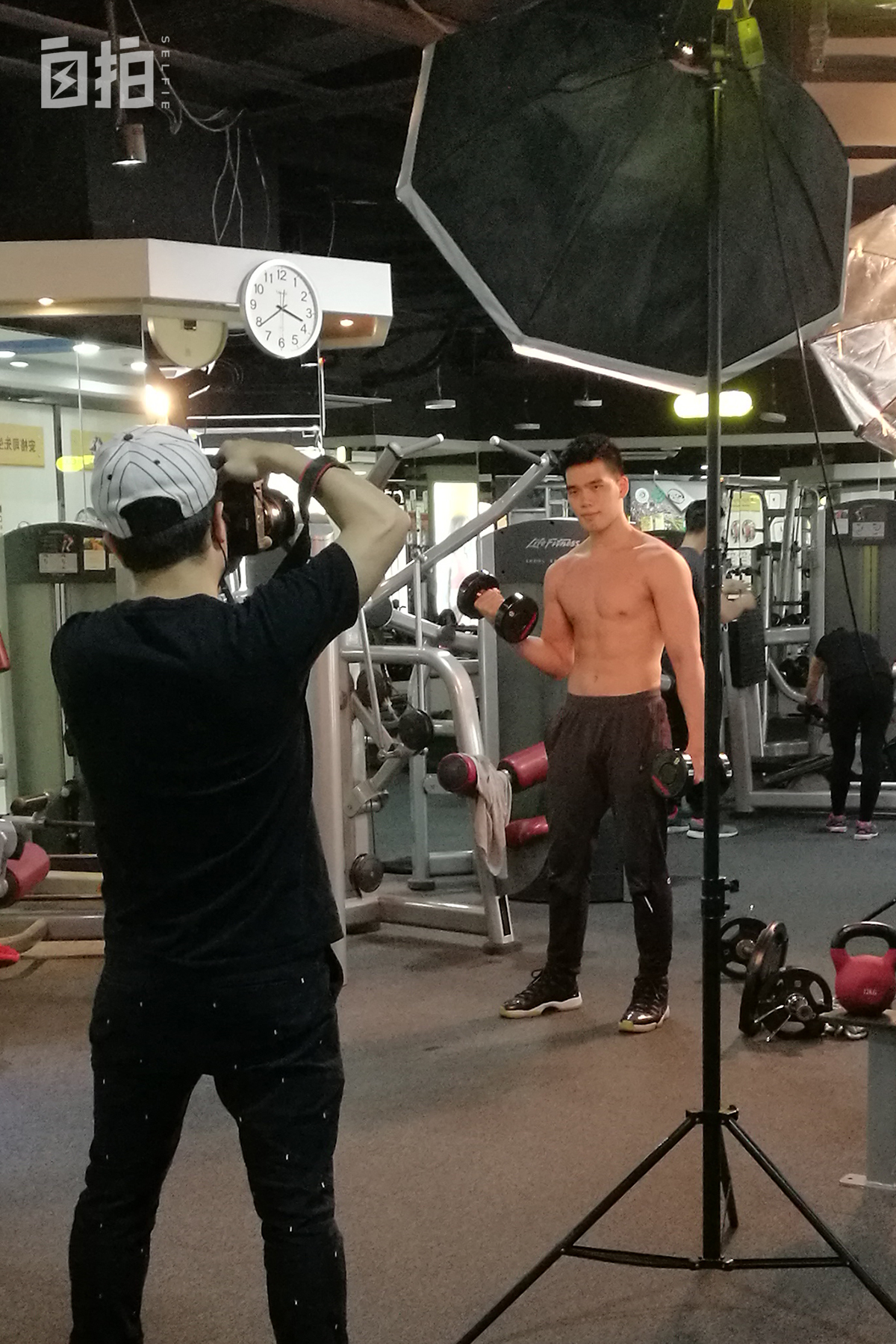 我,农村娃,在非洲卖中国手机,当小老板,月入三万多人民币