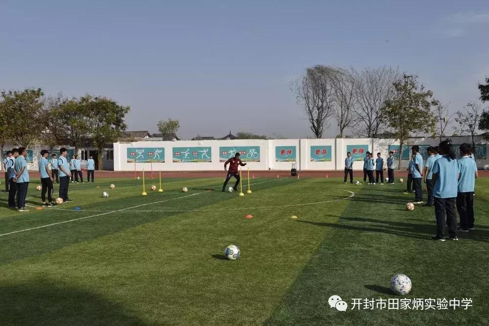 学校开展青年教师赛课活动,学校举行中青年教师优质课比赛