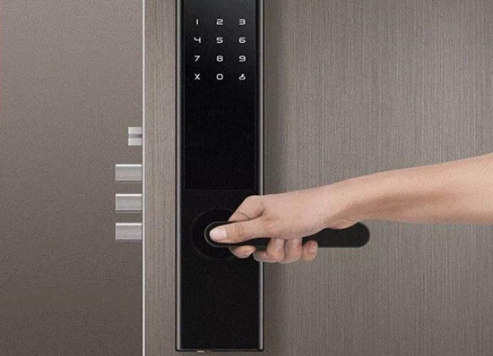 智能锁没电打开之后锁不上门,智能锁没电锁在外面怎么办