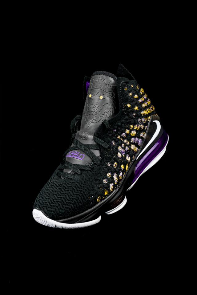 詹姆斯17-19战靴,詹姆斯17代实战测评迷彩