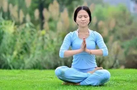 瑜伽初学者练习音乐三分钟,为什么练瑜伽越练越无力