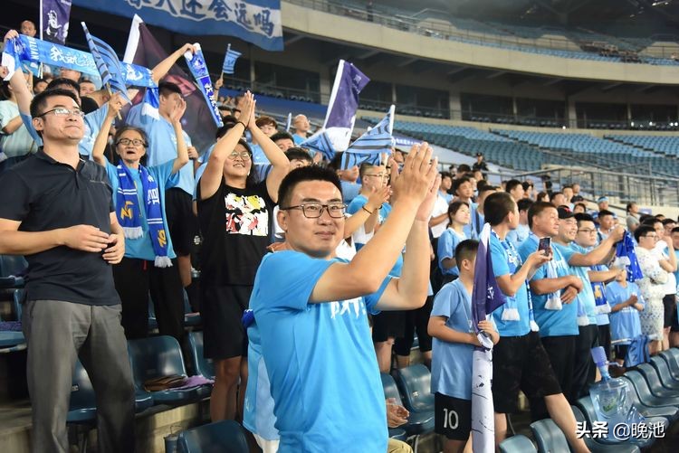 大连人对阵北京国安精彩回放,大连一方山东鲁能球迷助威