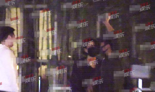 王菲谢霆锋再曝甜蜜照,王菲谢霆锋高调秀恩爱久违的同框