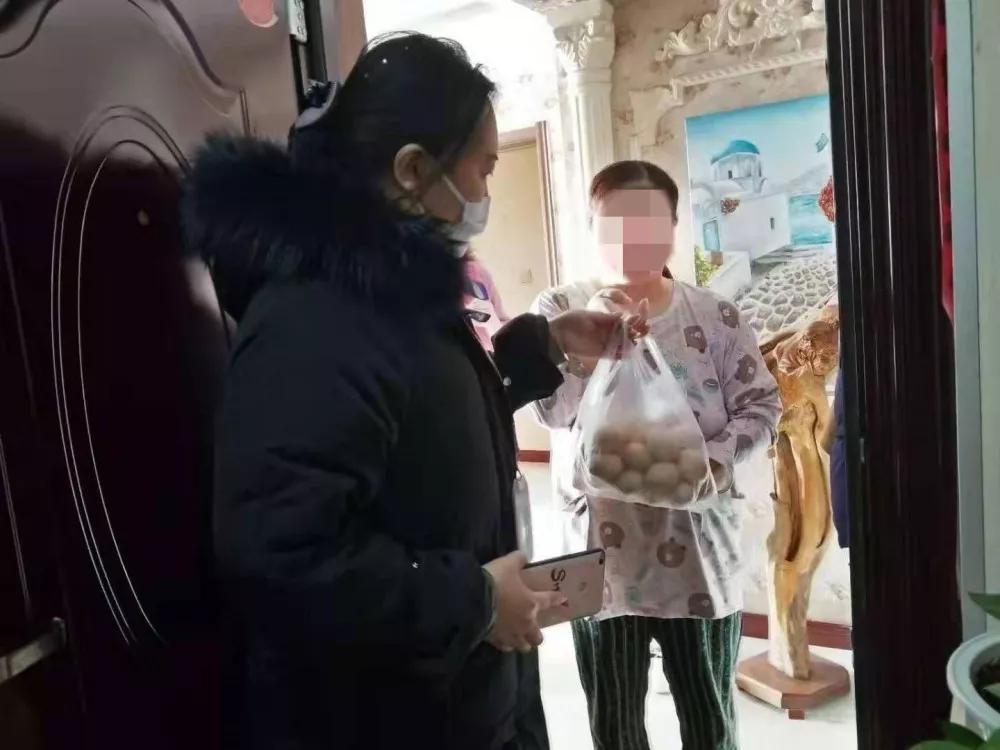 疫情无情人有情爱心蔬菜送一线,疫情无情人有情超市平价回馈顾客