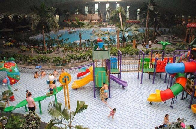 好似北京闹市中的瑶池仙境，使紧张的神经放松，运河苑温泉水世界