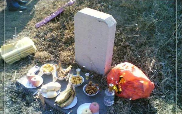 上坟不带烧纸的是什么意思,清明一坟不烧二纸什么意思