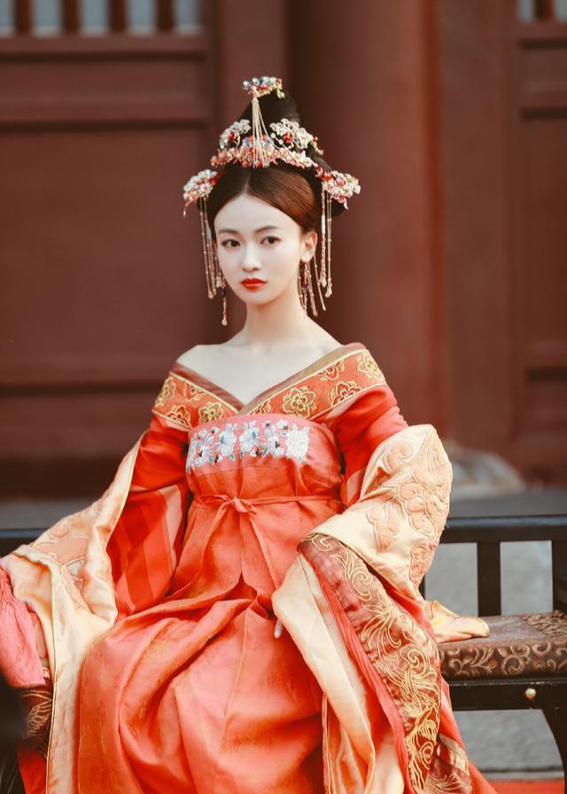 吴谨言穿唐装跳舞,吴谨言唐装