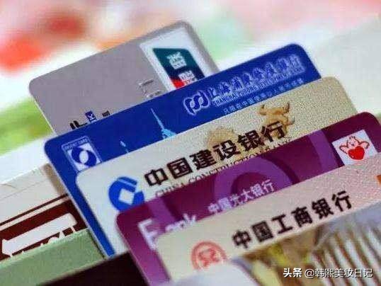 45岁男人包包必备物品,男人包里装的小物件