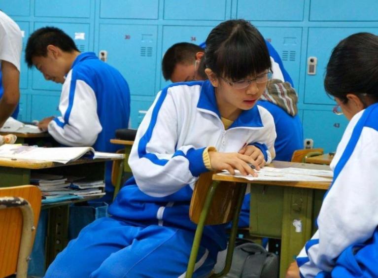 天价校服600元,“天价校服”事件