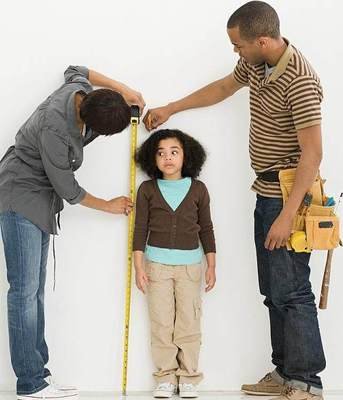 为什么孩子脚大身高却不高,孩子脚大真的能长高个子吗