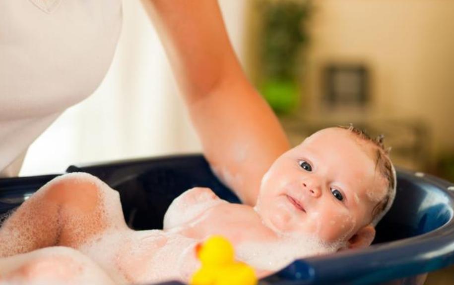 宝宝为什么越长大越害怕洗澡,孩子害怕洗澡怎么让孩子喜欢洗澡