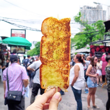 逛曼谷火车头夜市芒果西施,逛曼谷百丽宫美食中心