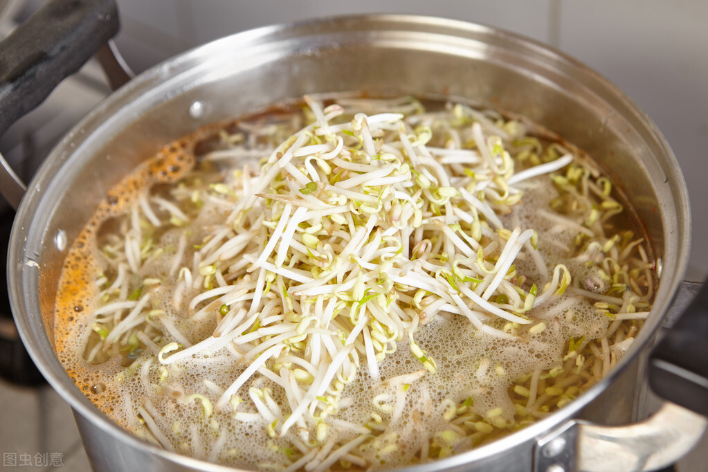 喝了白酒能吃豆芽吗,喝完酒吃豆芽行吗