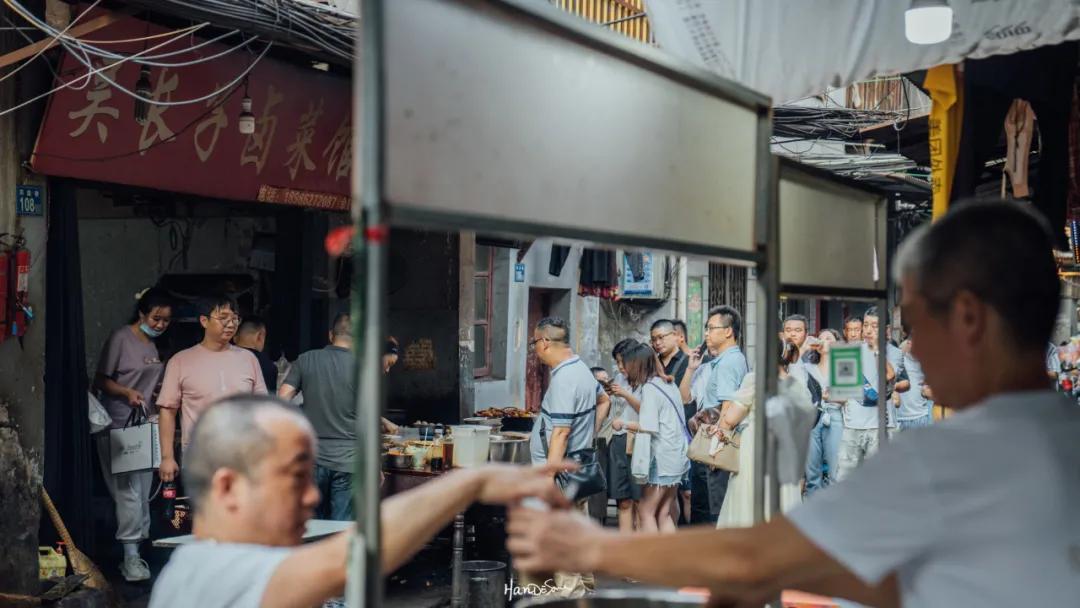 武汉吴长子卤菜,武汉卤菜店视频