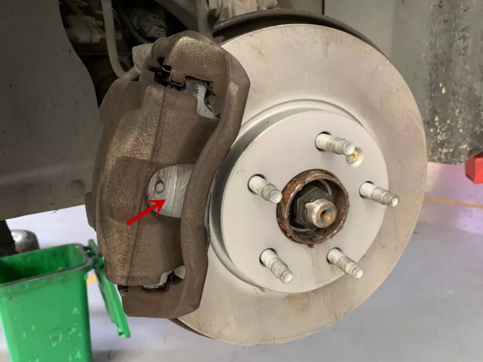 刹车系统出问题,刹车系统有问题怎么检修