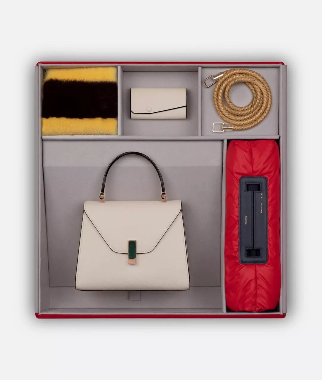 圣诞新年搞事情！Gucci豪得金光灿灿熊和狮子要抢LV吉祥物的地位