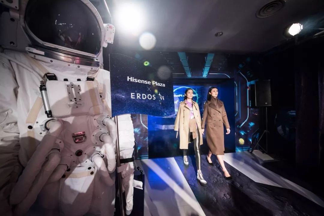 太空时尚秀,时尚与科技的碰撞视频
