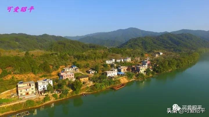 昭平县桂江东岸公路视频,贺州昭平道路建设