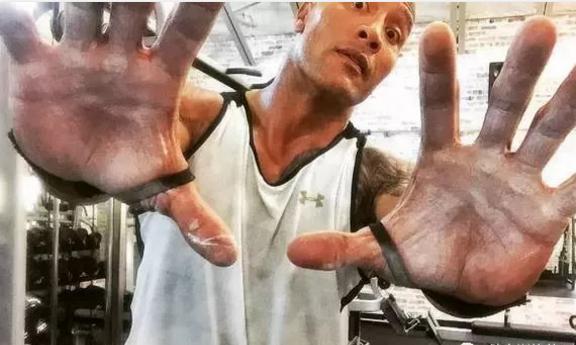 巨石强森母亲父亲多高,巨石强森父亲