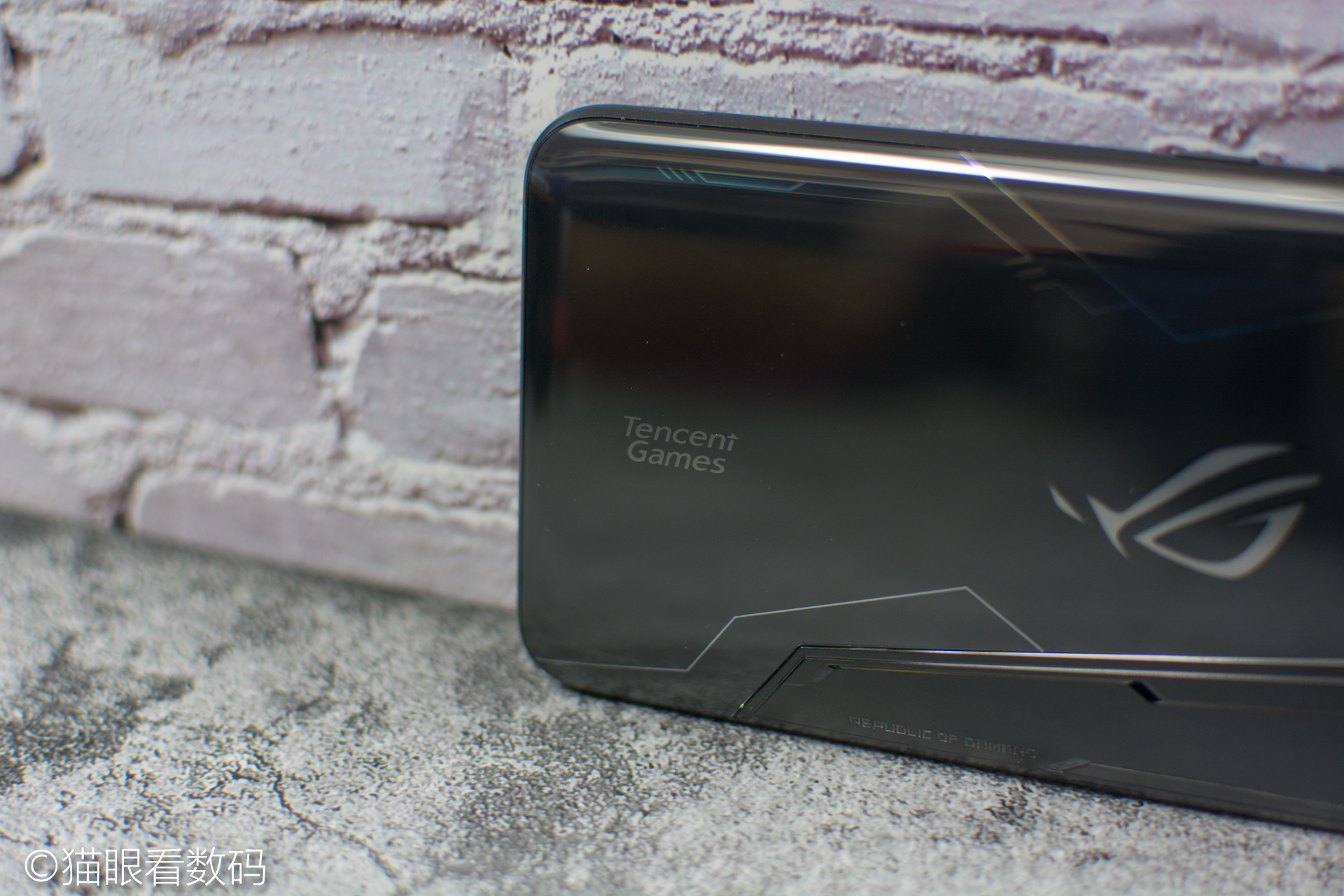 华硕rog2代游戏测评,华硕rog手机2代精英款