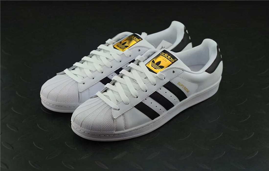 小白鞋上的脏污怎么去除,小白鞋有顽固污渍怎么去除