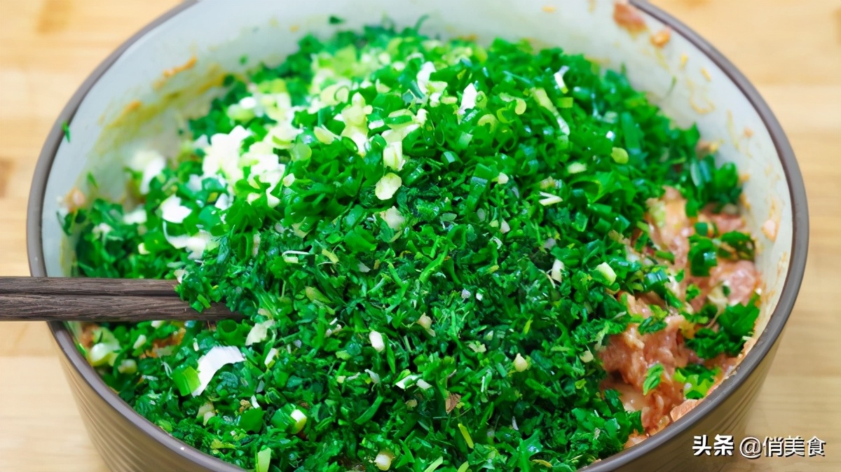 调饺子馅牢记三放三不放,过年饺子馅这样做鲜嫩多汁还不腻