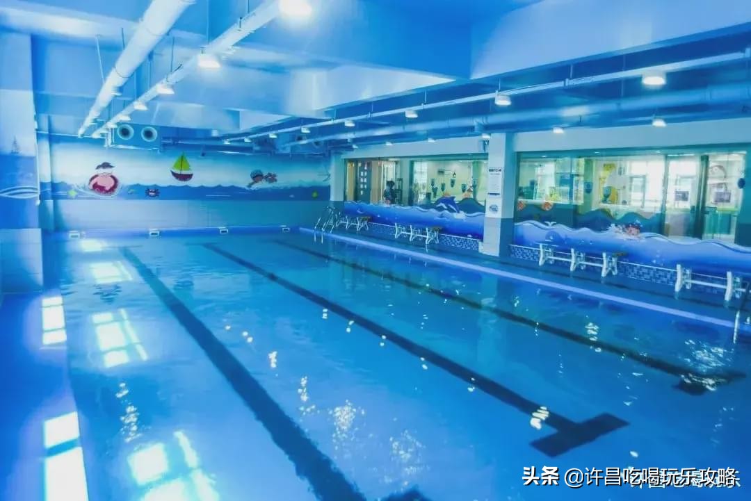 高尔夫球场、外教老师、恒温游泳池，这是什么神仙幼儿园？