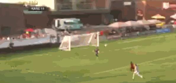 足球逗比视频,最有趣的足球10大搞笑瞬间